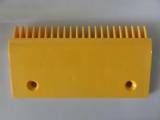 Escalator comb plate, escalator step comb plate